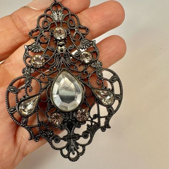 Edwardian style teardrop rhinestone pendant necklace - Picture 3 of 8